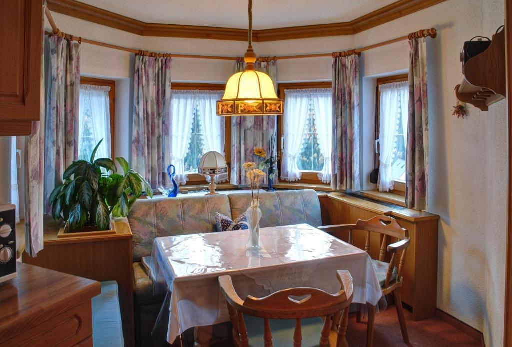 Gaestehaus Resi Йерценс Экстерьер фото